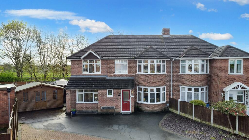 3 bedroom semidetached house for sale in Brampton Drive, Stapleford