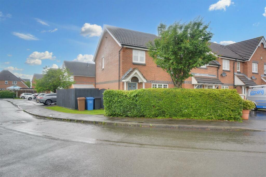 3 bedroom town house for sale in Mason Road, Shipley View, Ilkeston, DE7