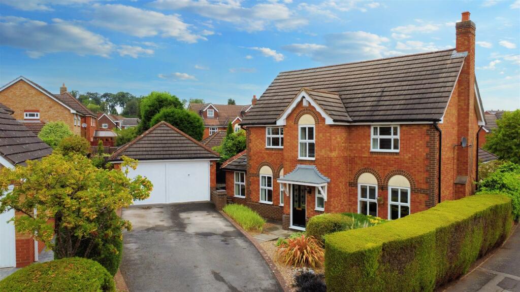 4 bedroom detached house for sale in Pritchard Drive, Stapleford, NG9