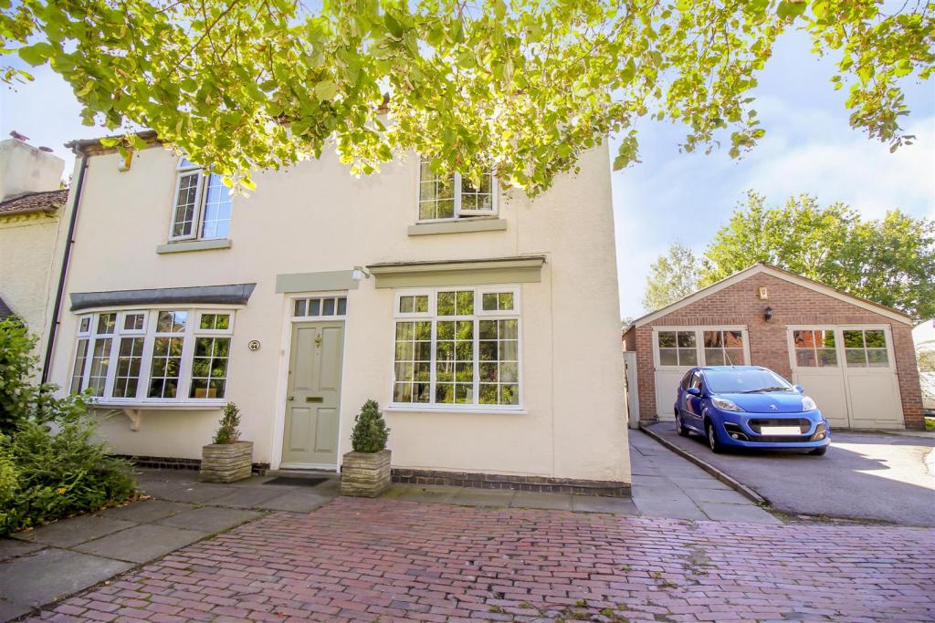 4 bedroom detached house for sale in Shipley Common Lane, Ilkeston, DE7