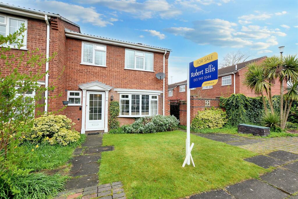 3 bedroom semidetached house for sale in Bembridge Court, Bramcote