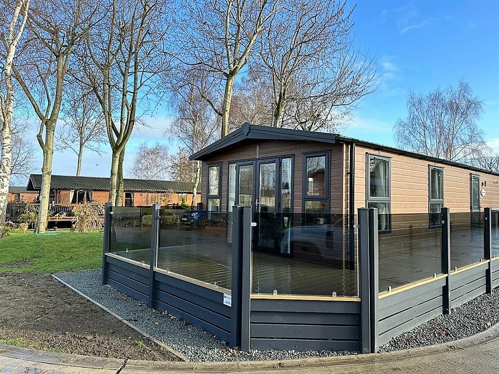 2 bedroom park home for sale in Cliffe country Lodges, Cliffe Common, Selby, YO8