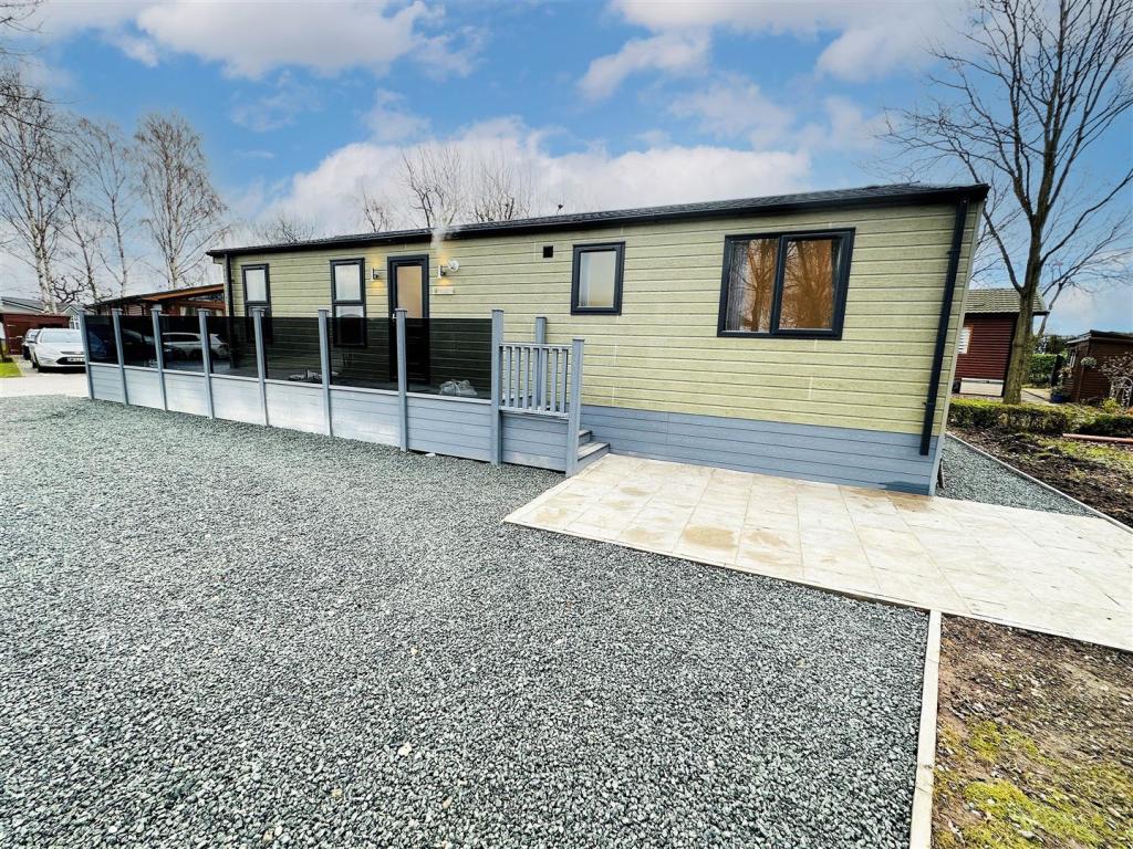 2 bedroom park home for sale in Cliffe Country Lodges, Cliffe Common