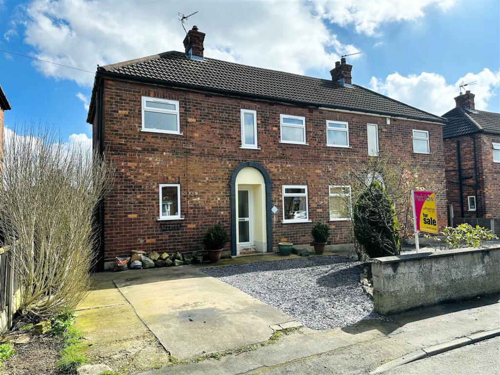 3 bedroom semidetached house for sale in St. Leonards Avenue, Osgodby