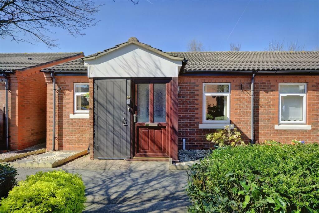 2 bedroom terraced bungalow for sale in Calverton Close, Toton, NG9