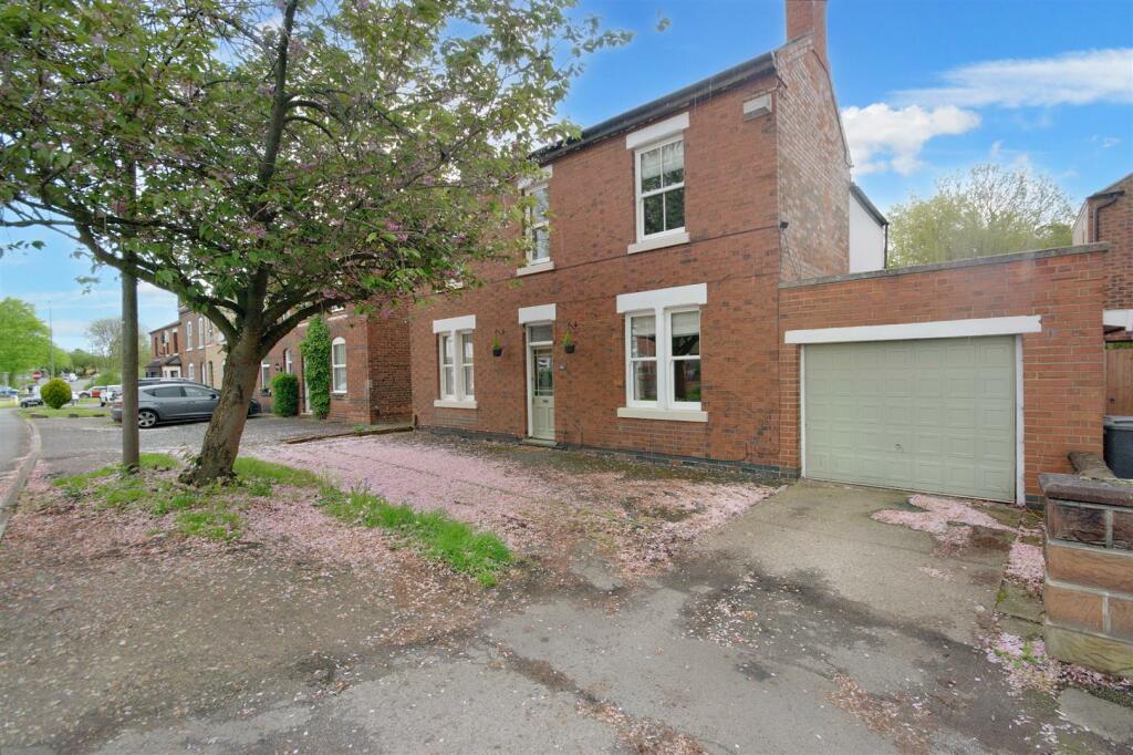 4 bedroom detached house for sale in Victoria Avenue, Borrowash, DE72