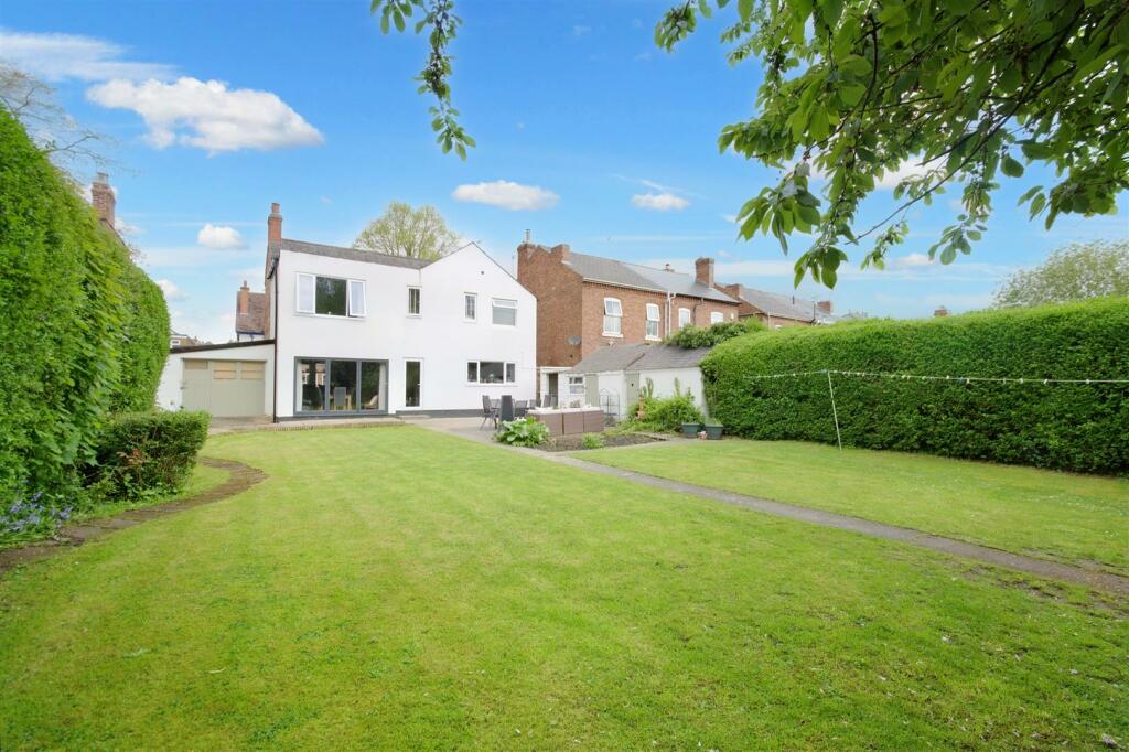 4 bedroom detached house for sale in Victoria Avenue, Borrowash, DE72