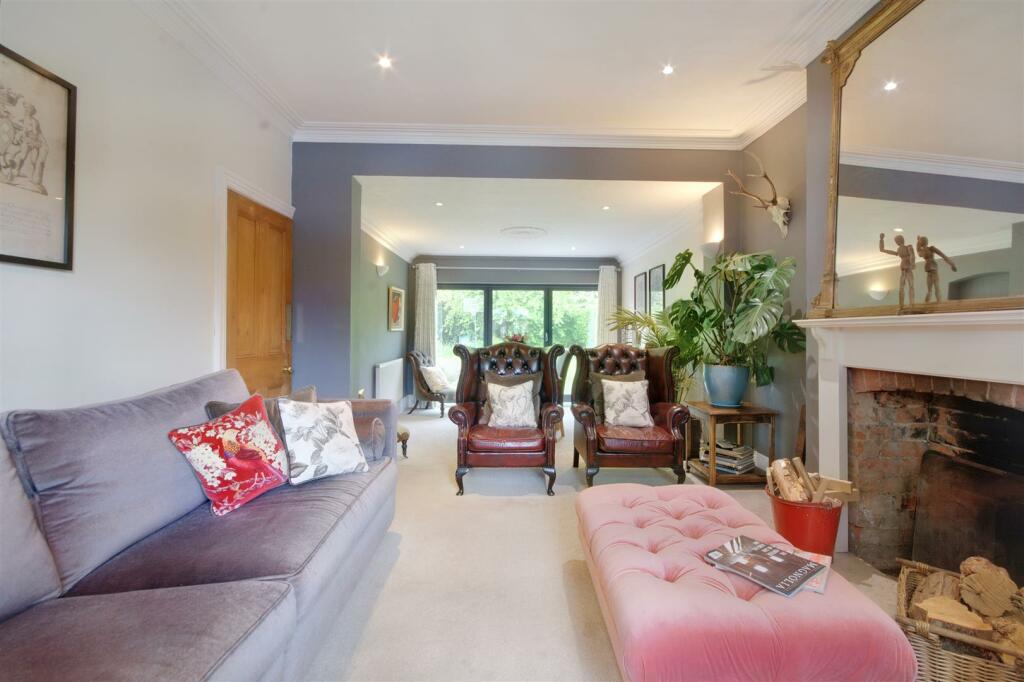 4 bedroom detached house for sale in Victoria Avenue, Borrowash, DE72