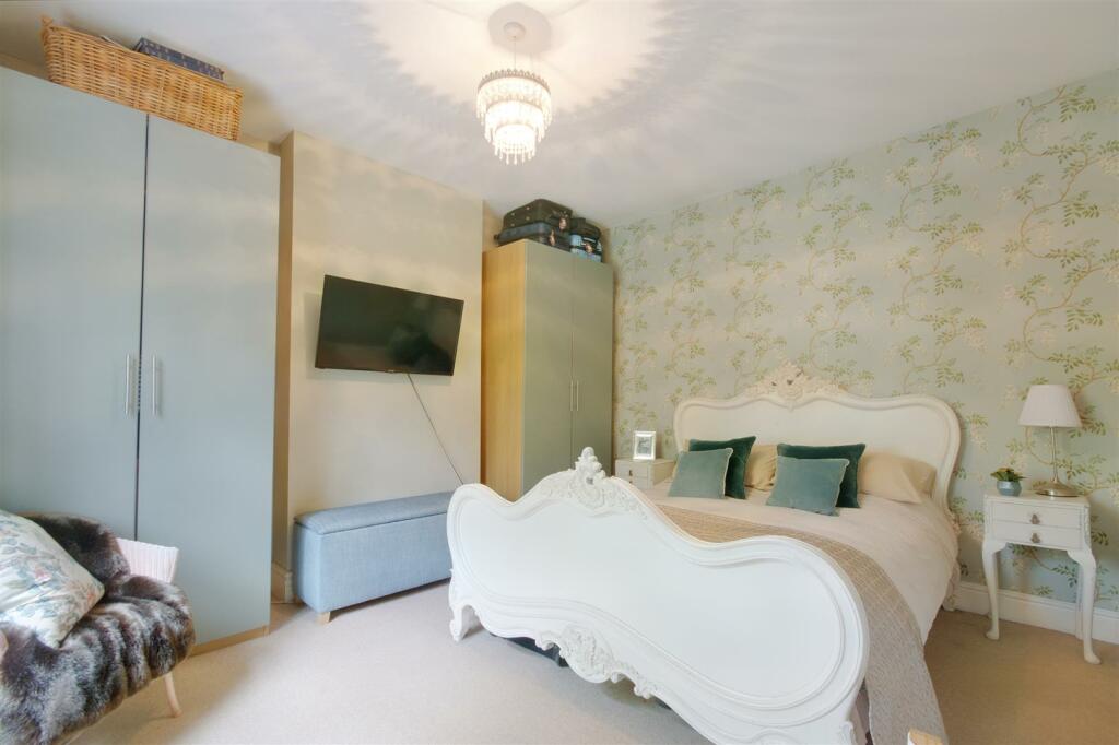 4 bedroom detached house for sale in Victoria Avenue, Borrowash, DE72