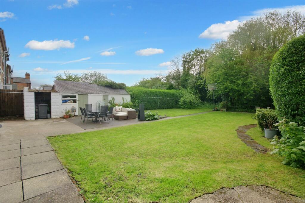 4 bedroom detached house for sale in Victoria Avenue, Borrowash, DE72