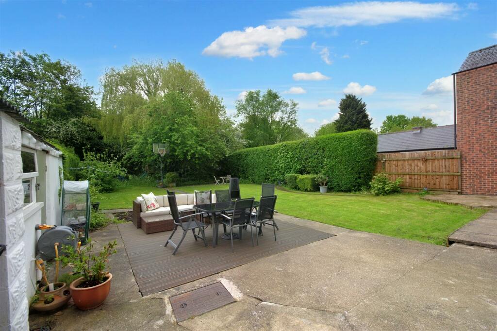 4 bedroom detached house for sale in Victoria Avenue, Borrowash, DE72