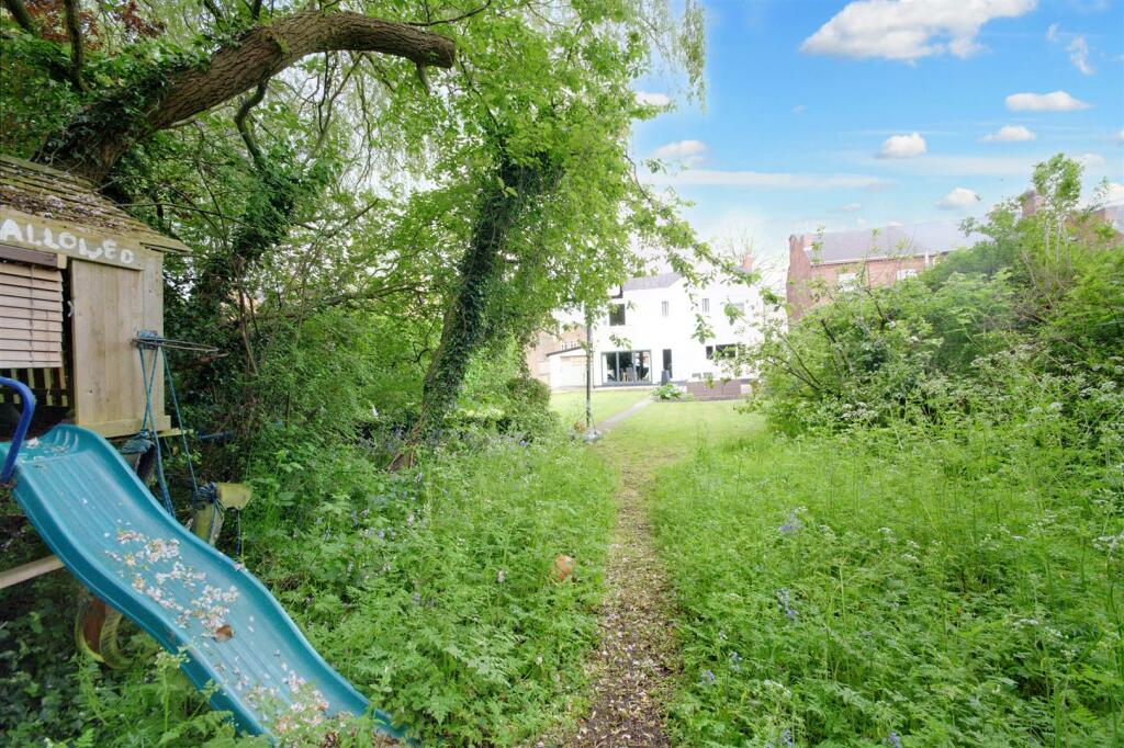 4 bedroom detached house for sale in Victoria Avenue, Borrowash, DE72