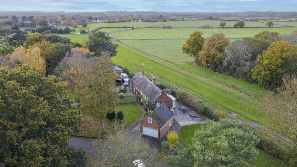Additional property image - Beech Cottage, The Park, London Road, Shardlow