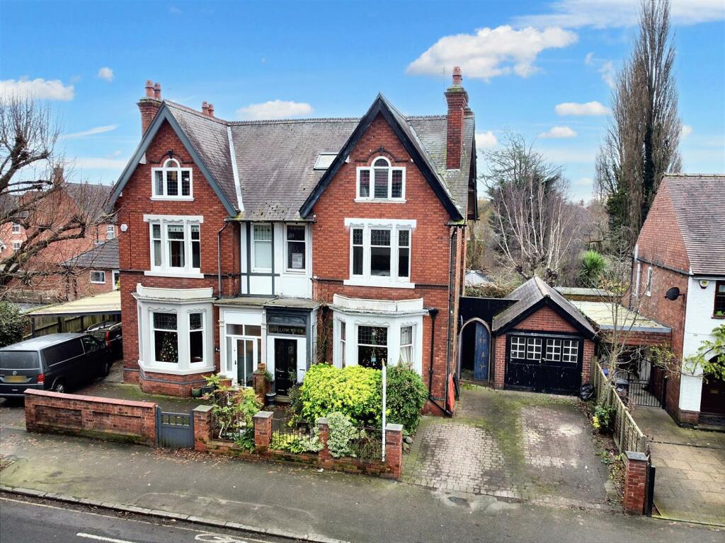 4 bedroom semi-detached house for sale in Nottingham Road, Long Eaton, NG10