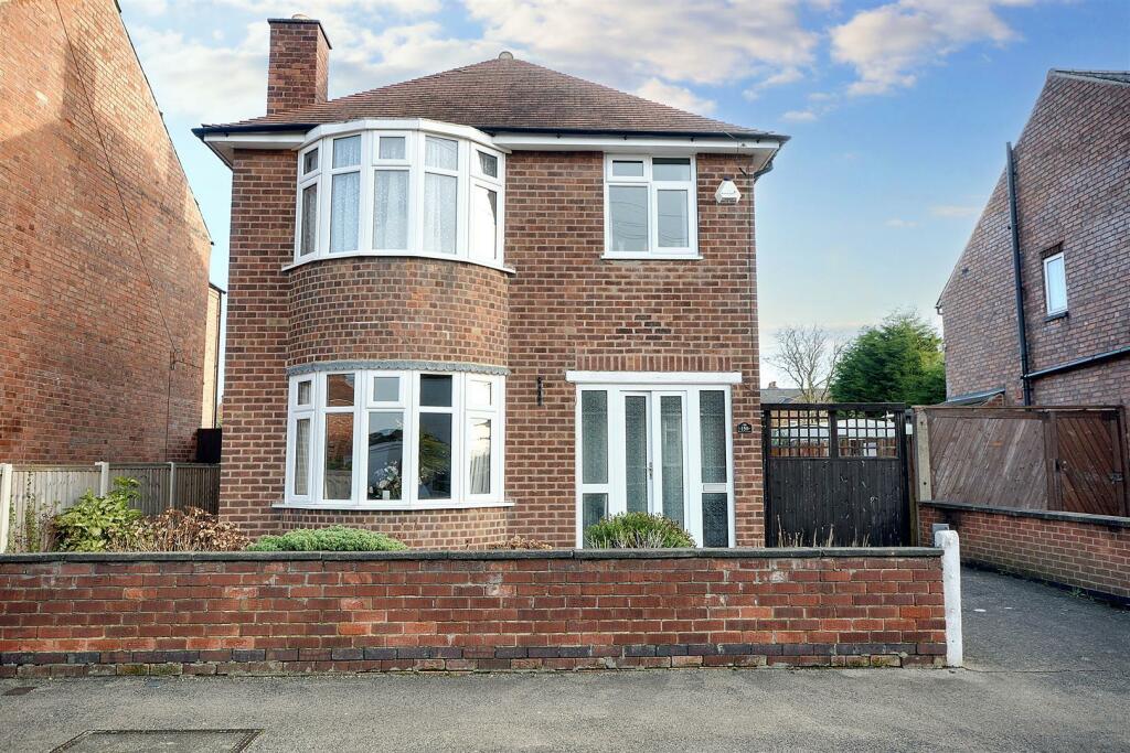 3 bedroom detached house for sale in Curzon Street, Long Eaton, NG10