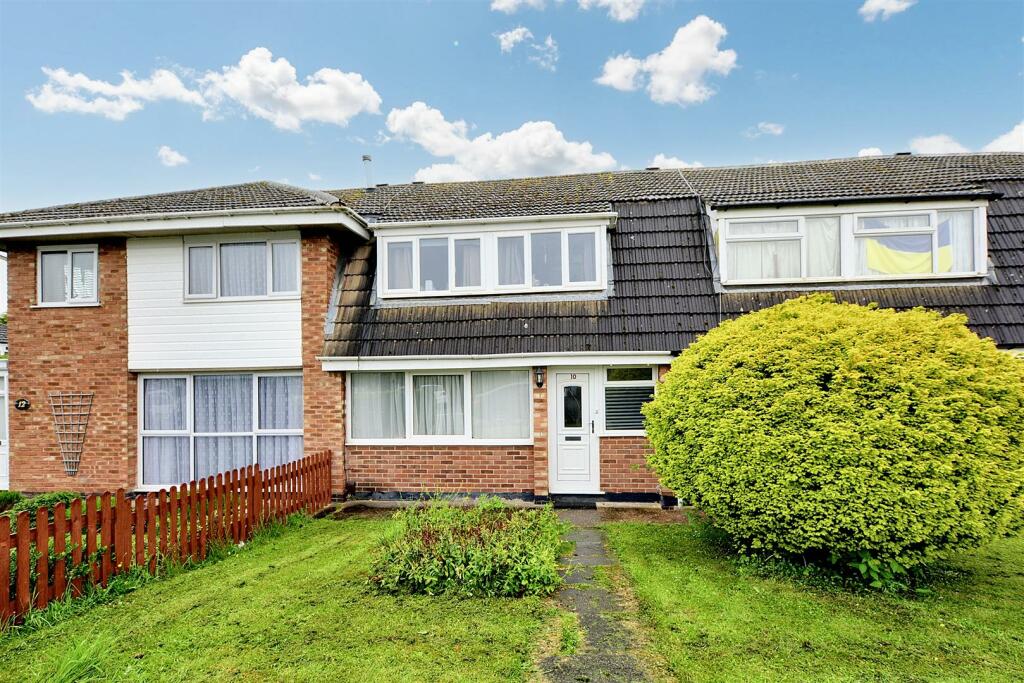 3 bedroom terraced house for sale in The Green, Castle Donington, DE74