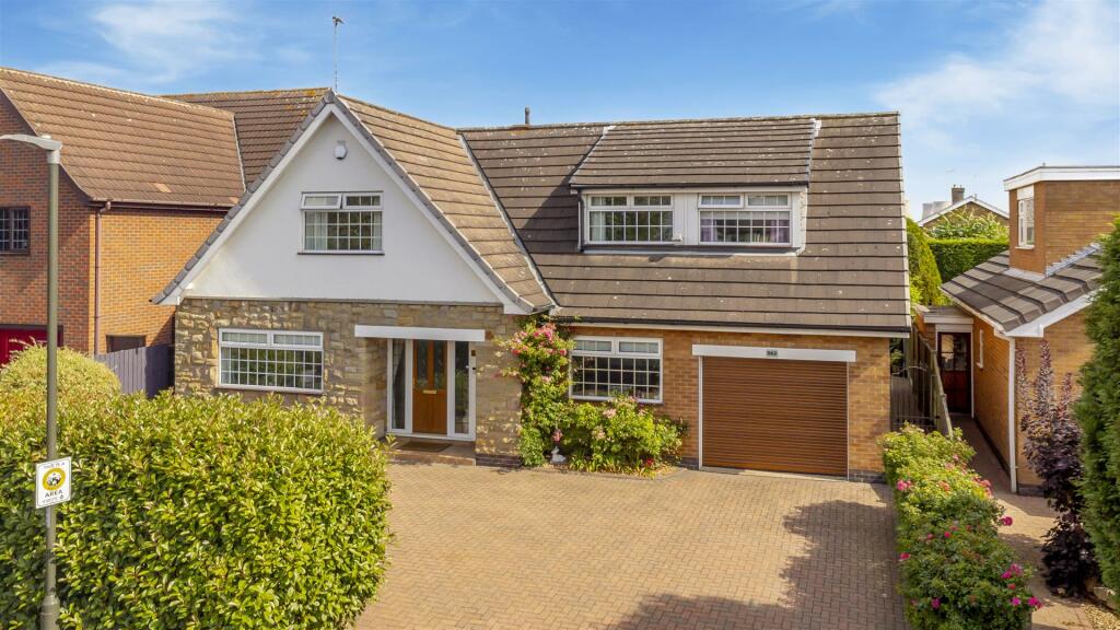 4 bedroom detached house for sale in Tamworth Road, Sawley, NG10