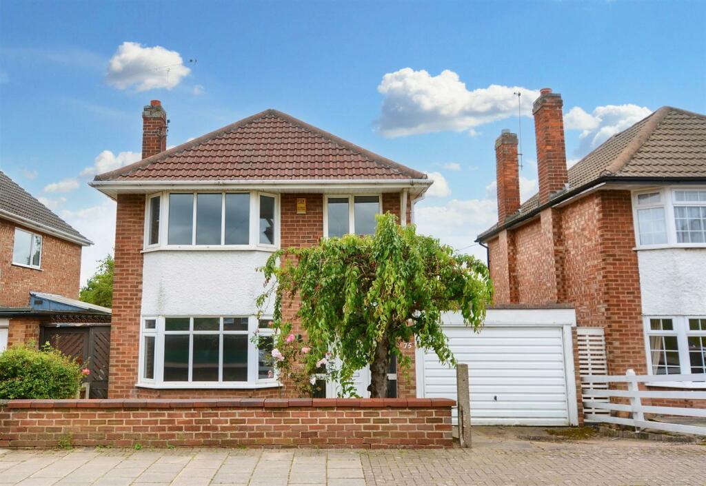 3 bedroom detached house for sale in Woodstock Road, Toton, NG9