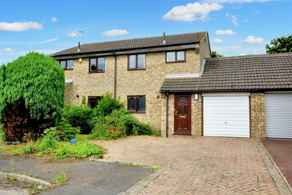 3 bedroom semidetached house for sale in Grampian Way, Long Eaton, NG10