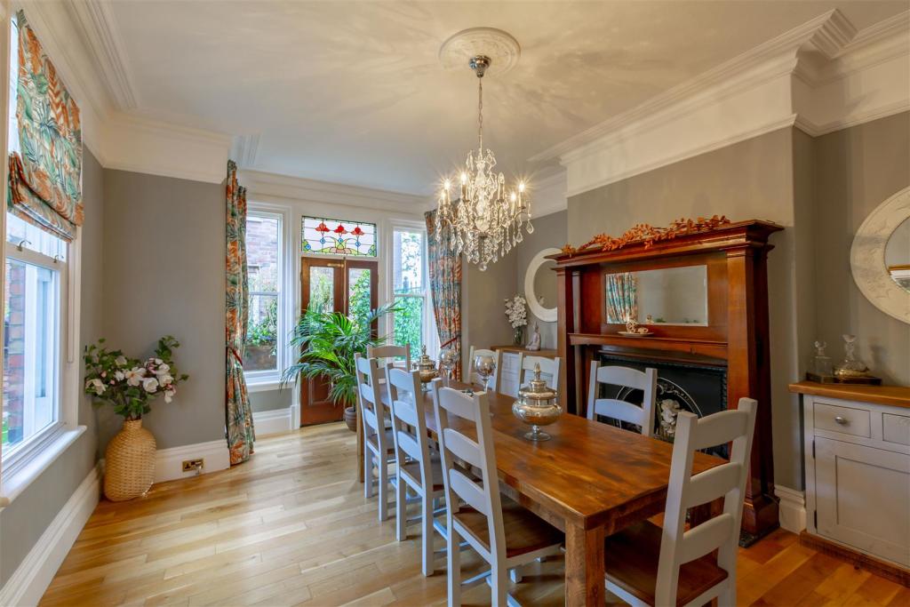 6 bedroom detached house for sale in Derby Road, Long Eaton, NG10