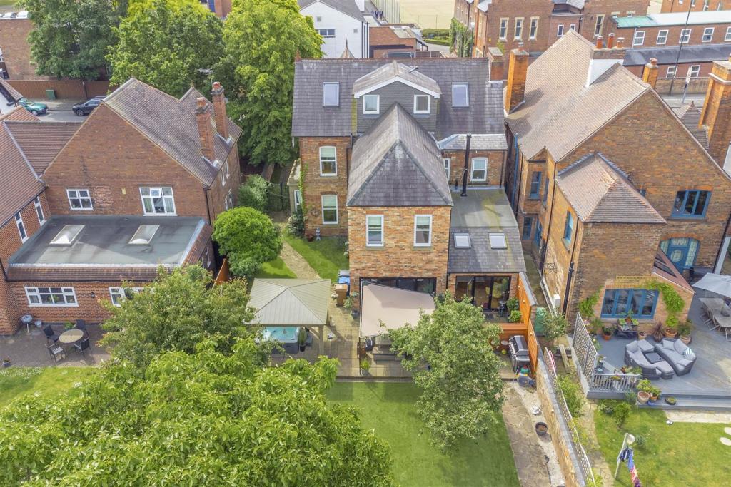 6 bedroom detached house for sale in Derby Road, Long Eaton, NG10