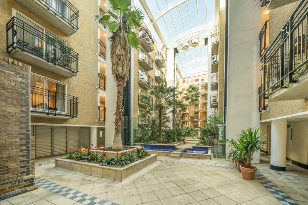 2 bedroom flat for rent in High Timber Street, London, EC4V