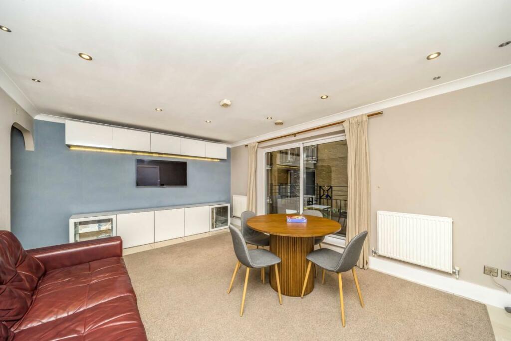2 bedroom flat for rent in High Timber Street, London, EC4V