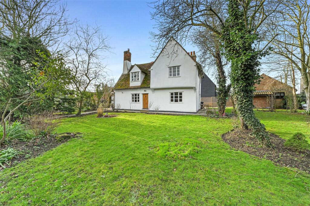 3 bedroom detached house for sale in Oak Road, Rivenhall, Witham, Essex