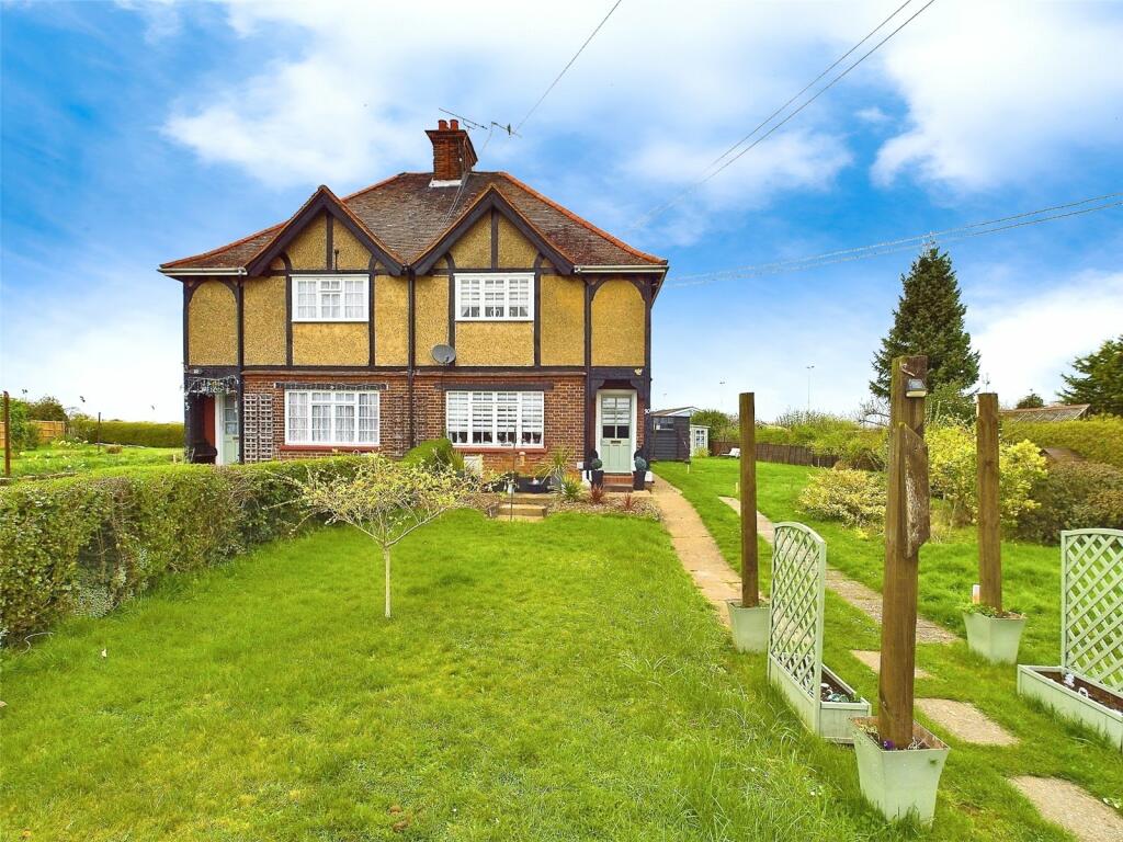 2 bedroom semidetached house for sale in Blunts Hall Road, Witham