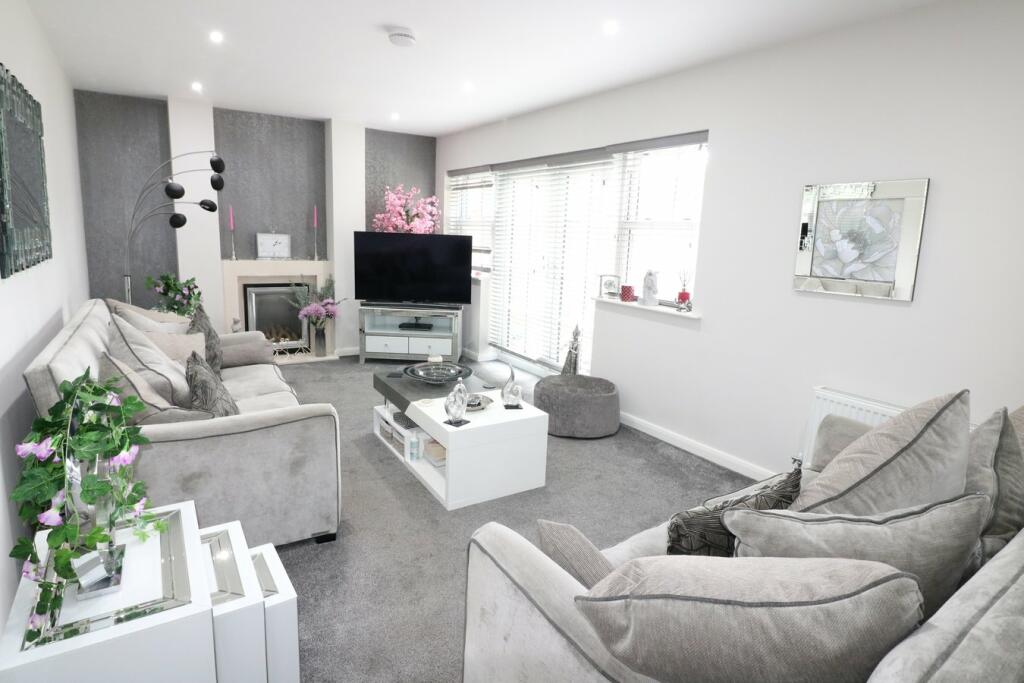 4 bedroom detached house for sale in Wellingtonia Gardens, Market Deeping, PE6