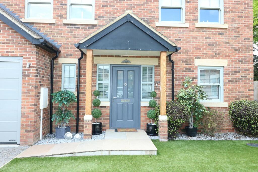 4 bedroom detached house for sale in Wellingtonia Gardens, Market Deeping, PE6