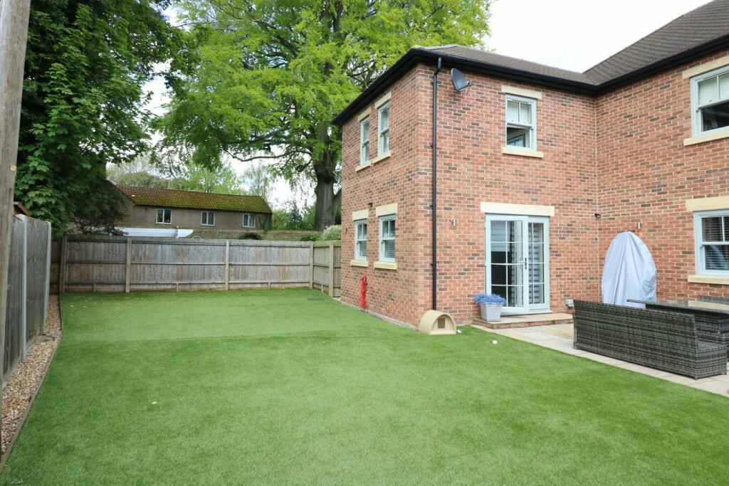 4 bedroom detached house for sale in Wellingtonia Gardens, Market Deeping, PE6