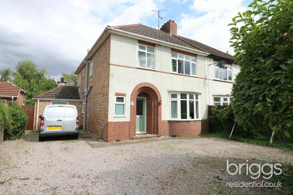 3 bedroom semidetached house for sale in Lincoln Road, Deeping Gate