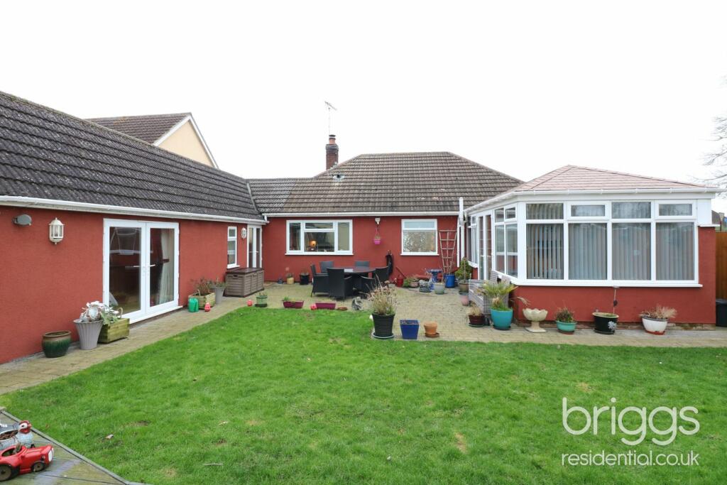 3 bedroom detached bungalow for sale in Park Road, Deeping St James