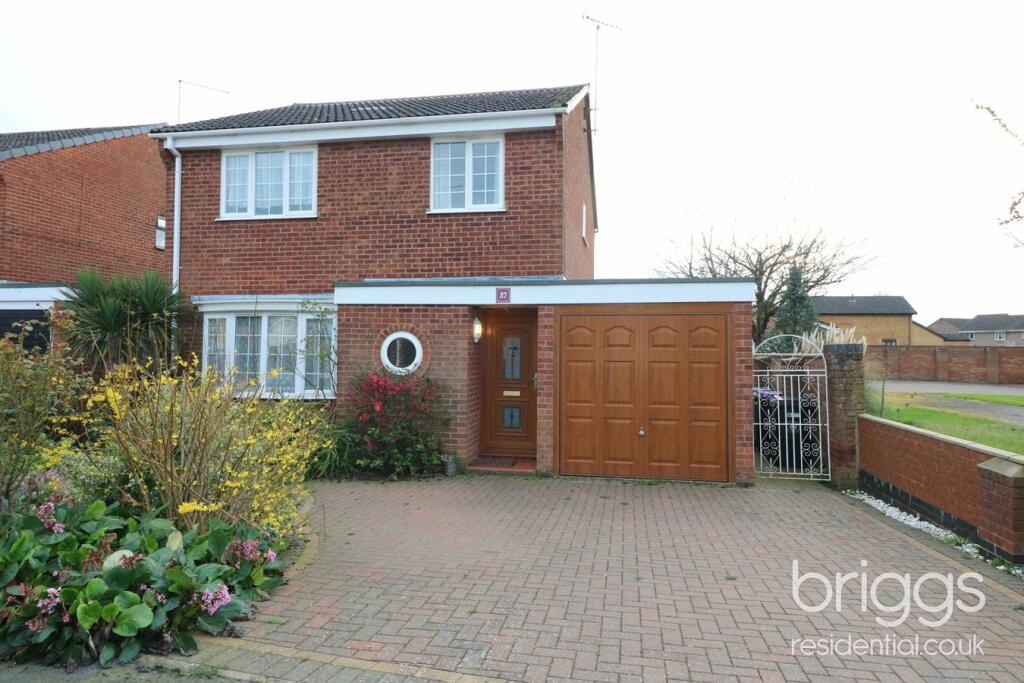 4 bedroom detached house for sale in Burchnall Close, Deeping St James