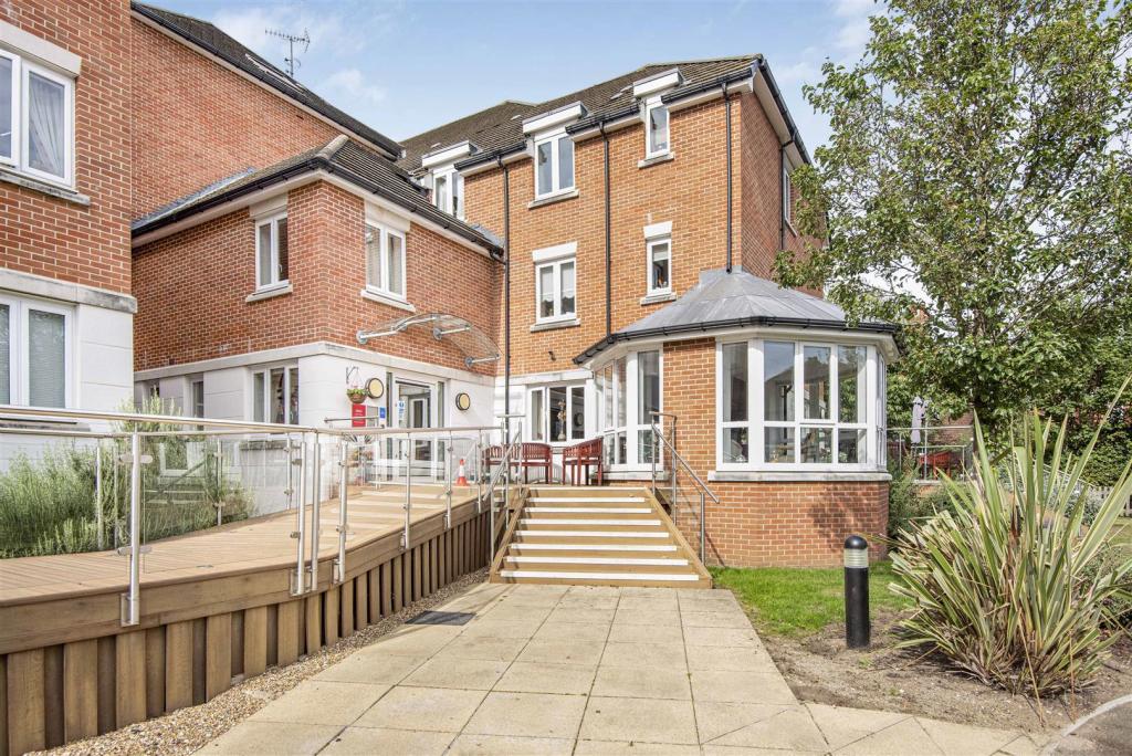 1 bedroom apartment for sale in Abbotsmead Place, Caversham, Reading