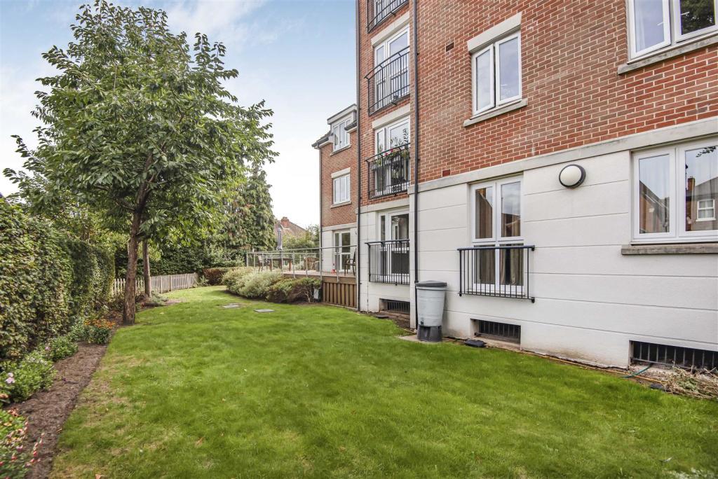 1 bedroom apartment for sale in Abbotsmead Place, Caversham, Reading