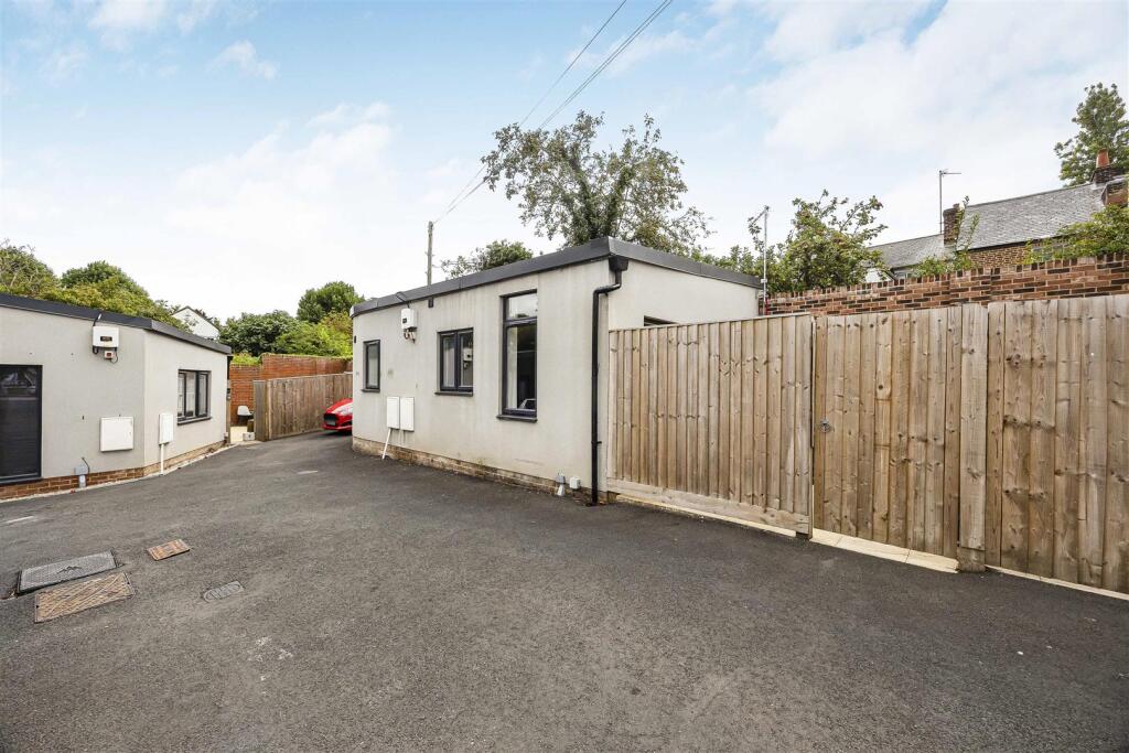 Main image of property: Highgrove Mews, Reading, Berkshire