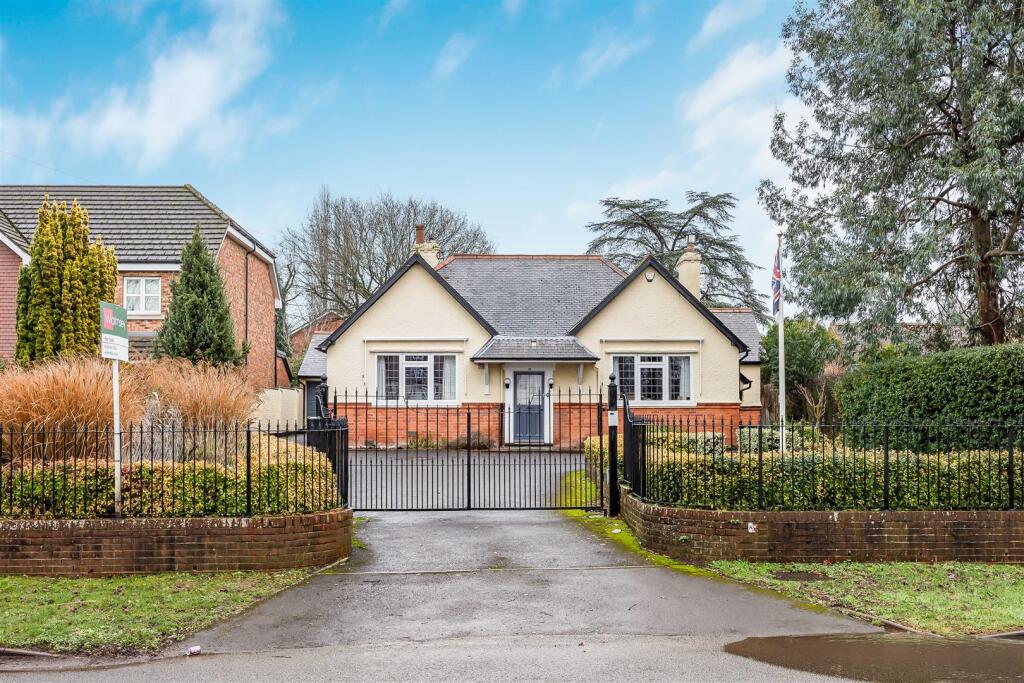 Main image of property: Kidmore End Road, Emmer Green, Reading