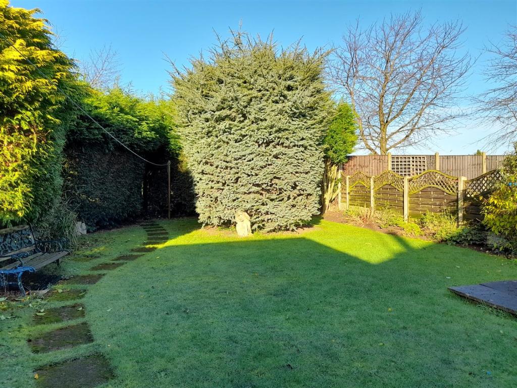 3 bedroom detached bungalow for sale in Mansfield Road, Skegby, Sutton