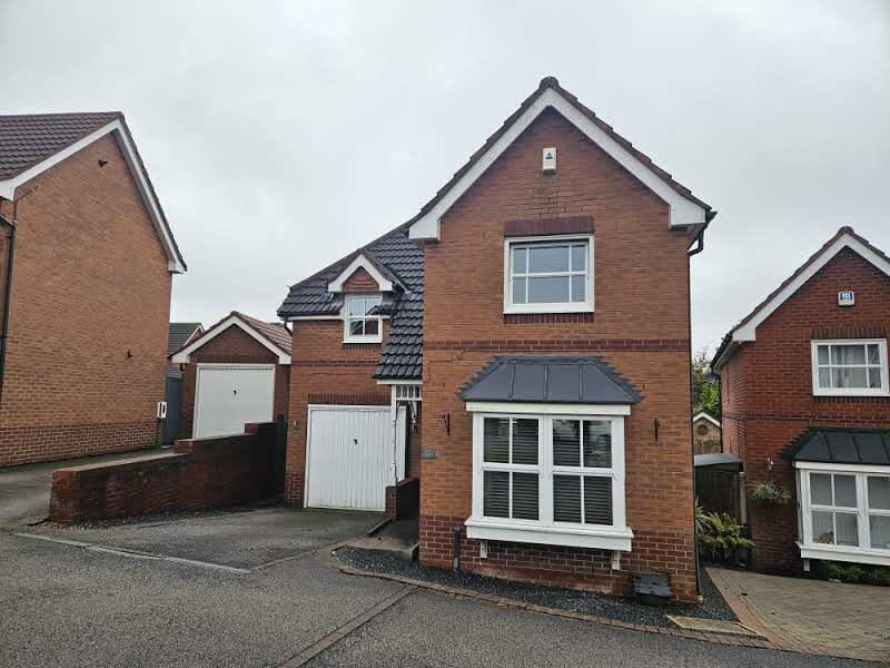 3 bedroom detached house for sale in Castlewood Grove, SuttonIn
