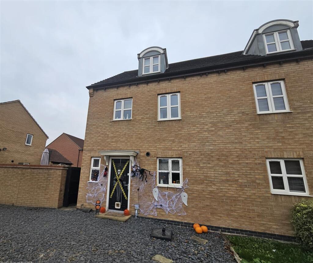 Main image of property: Reef Close, Warsop