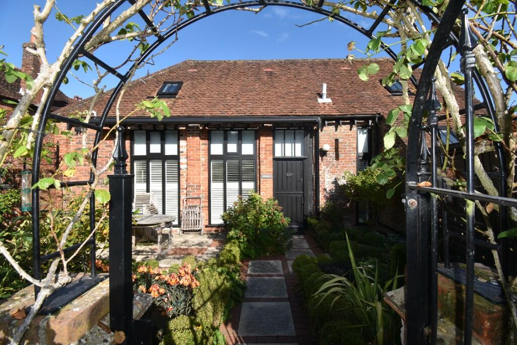 Main image of property: High Street, Fareham, Hampshire, PO14