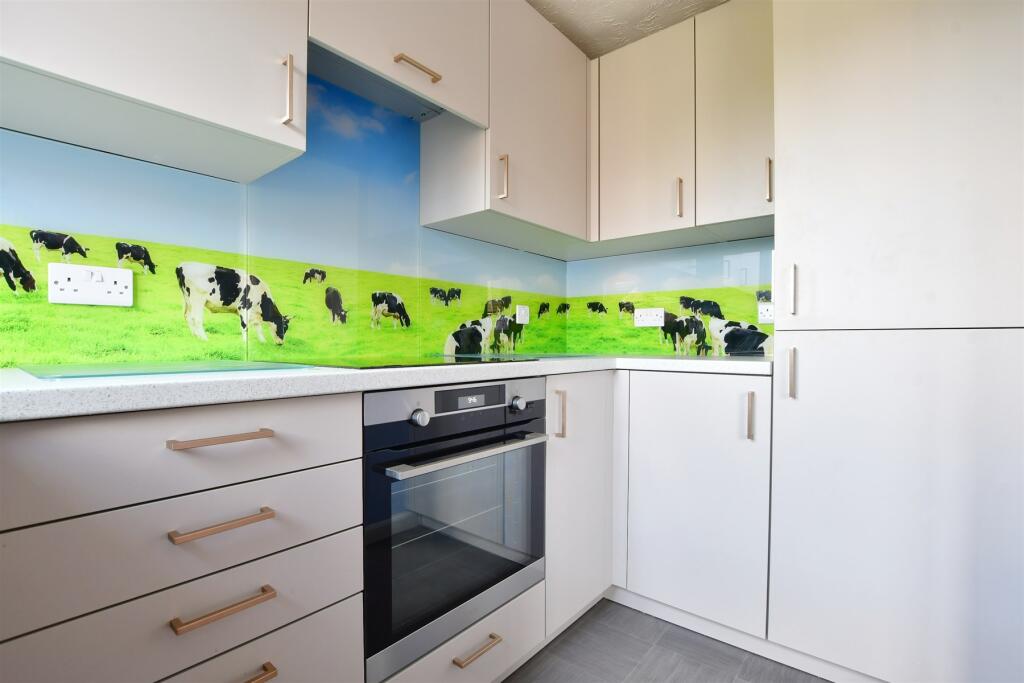 2 bedroom flat for sale in Silverwood Court, Rustington, West Sussex, BN16