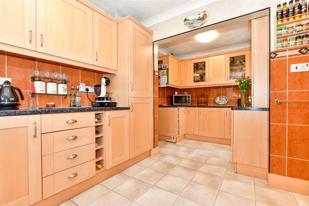 Additional property image - Grand Avenue, Littlehampton, West Sussex