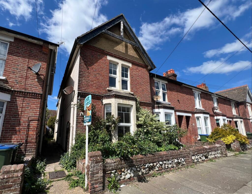 3 bedroom end of terrace house