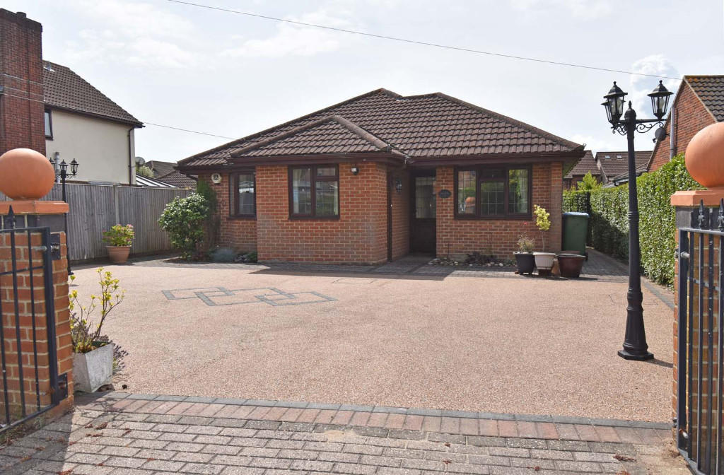 3 bedroom detached house for sale in Warsash Road, Warsash SO31