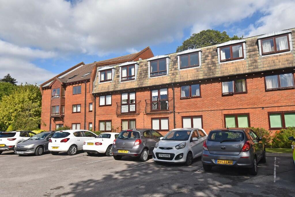 2 bedroom retirement property for sale in High Oaks Close, Locks Heath SO31