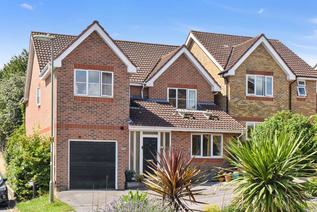 Main image of property: Lower Duncan Road, Park Gate SO31