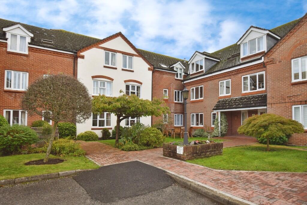 Main image of property: Dove Gardens, Sarisbury Gate SO31